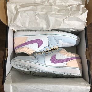 Nike Air Jordan 1 Low SE White Rush Fuschia Women Size 9.5 Sneakers FV3623-151